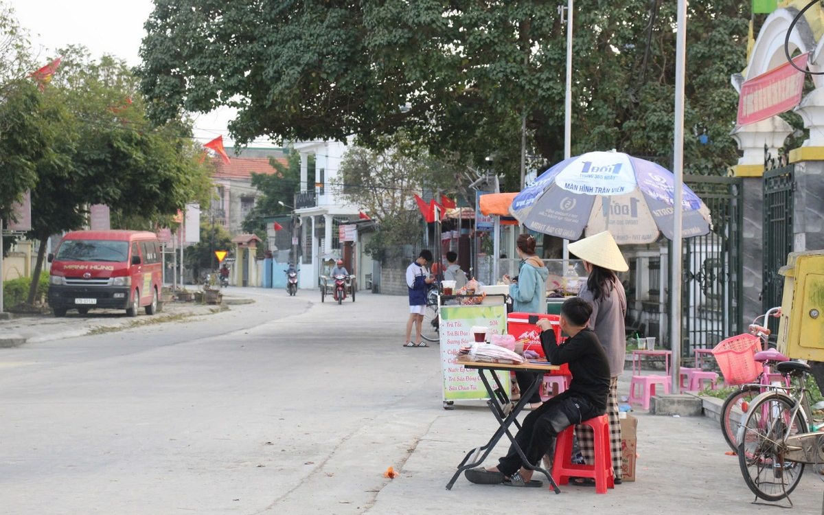 Thực phẩm “bẩn” bủa vây cổng trường: Ai sẽ bảo vệ học sinh?