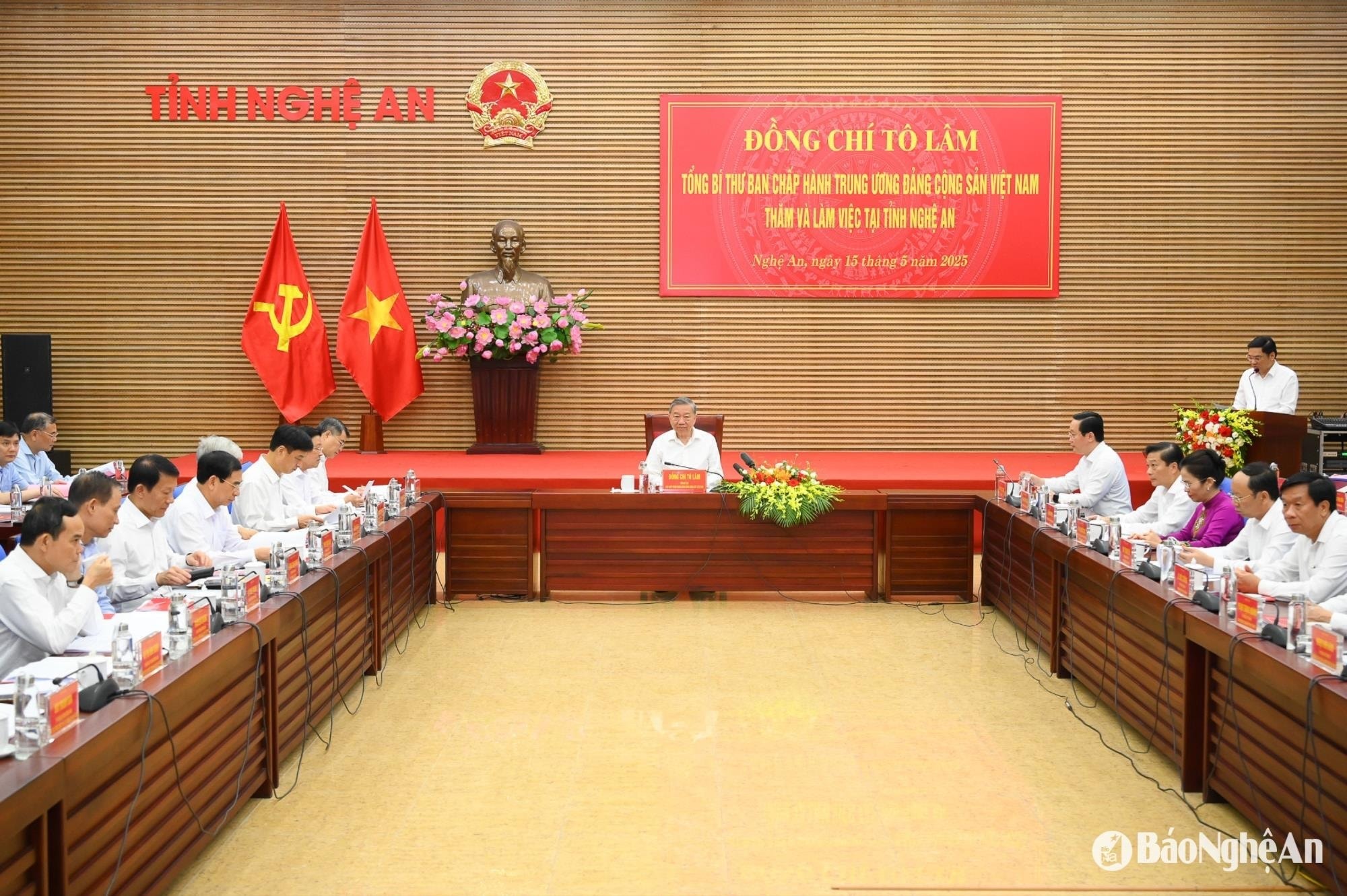 bna_tong-bi-thu-lv-voi-nghe-an-20-1--f5ca36f08e1a91f41ce5869a552be7e2.jpg