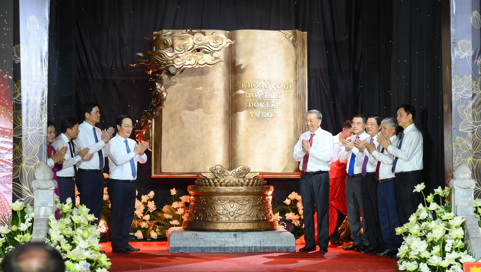 bna_tong-bi-thu-lv-voi-nghe-an-74-72489174c58db8f3316ce1ad77640ca6.jpg