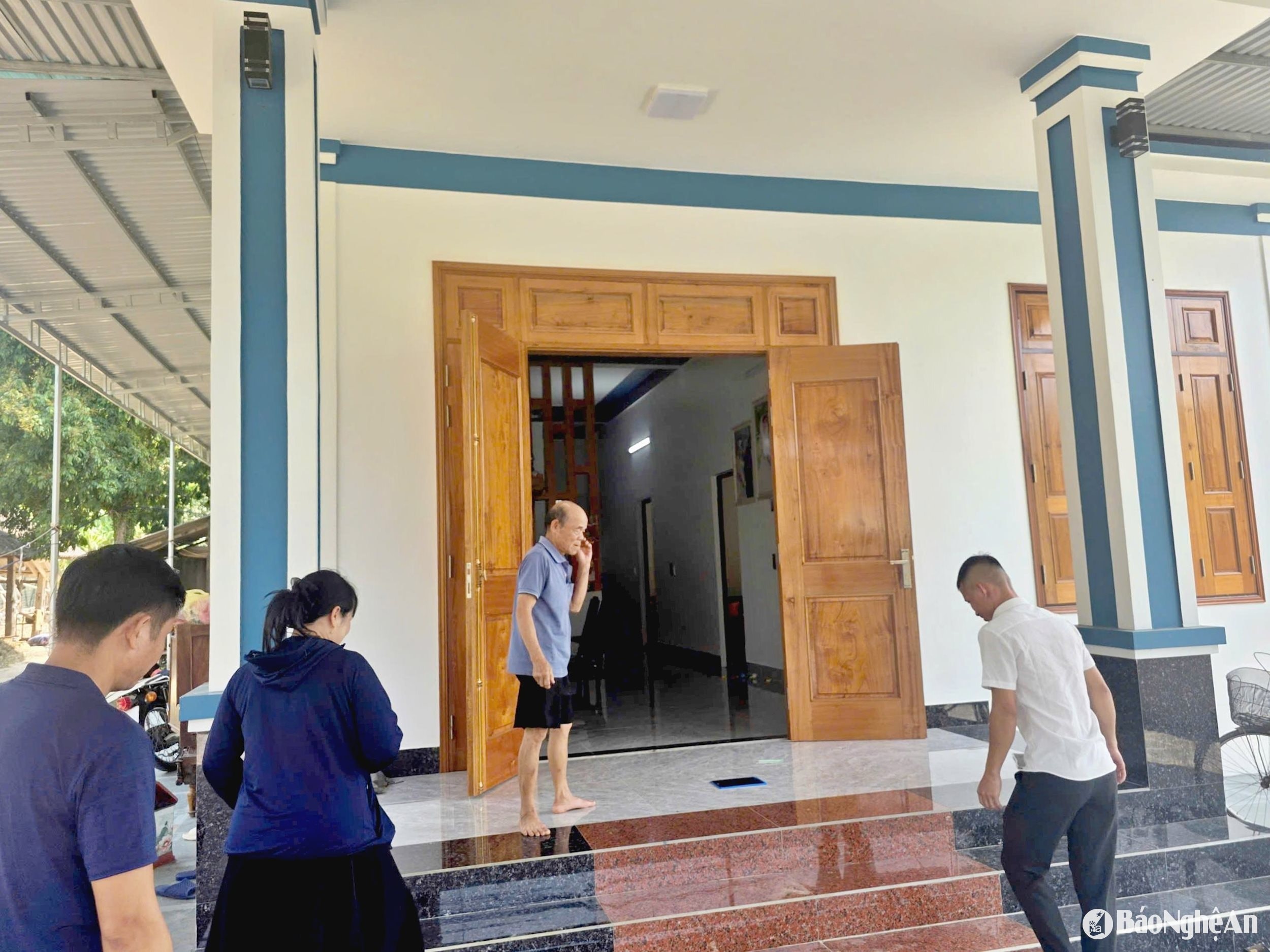 bna_ong-thang-trong-ngoi-nha-moi.jpg