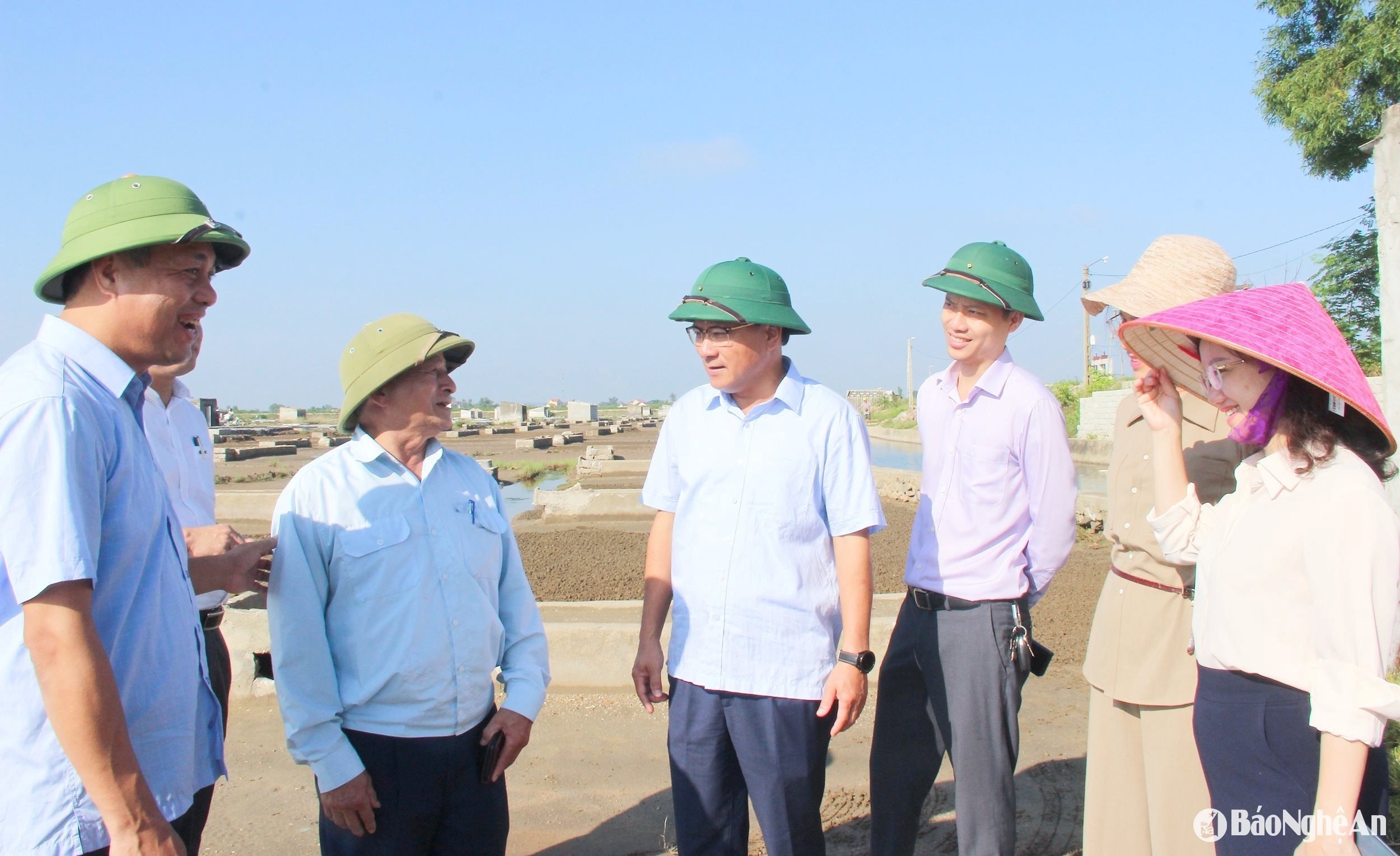 bna_-doan-dai-bieu-quoc-hoi-va-thuong-truc-hdnd-tinh-giam-sat-viec-giai-quyet-kien-nghi-cu-tri-xa-quynh-nghia.-anh-mai-hoa(1).jpg