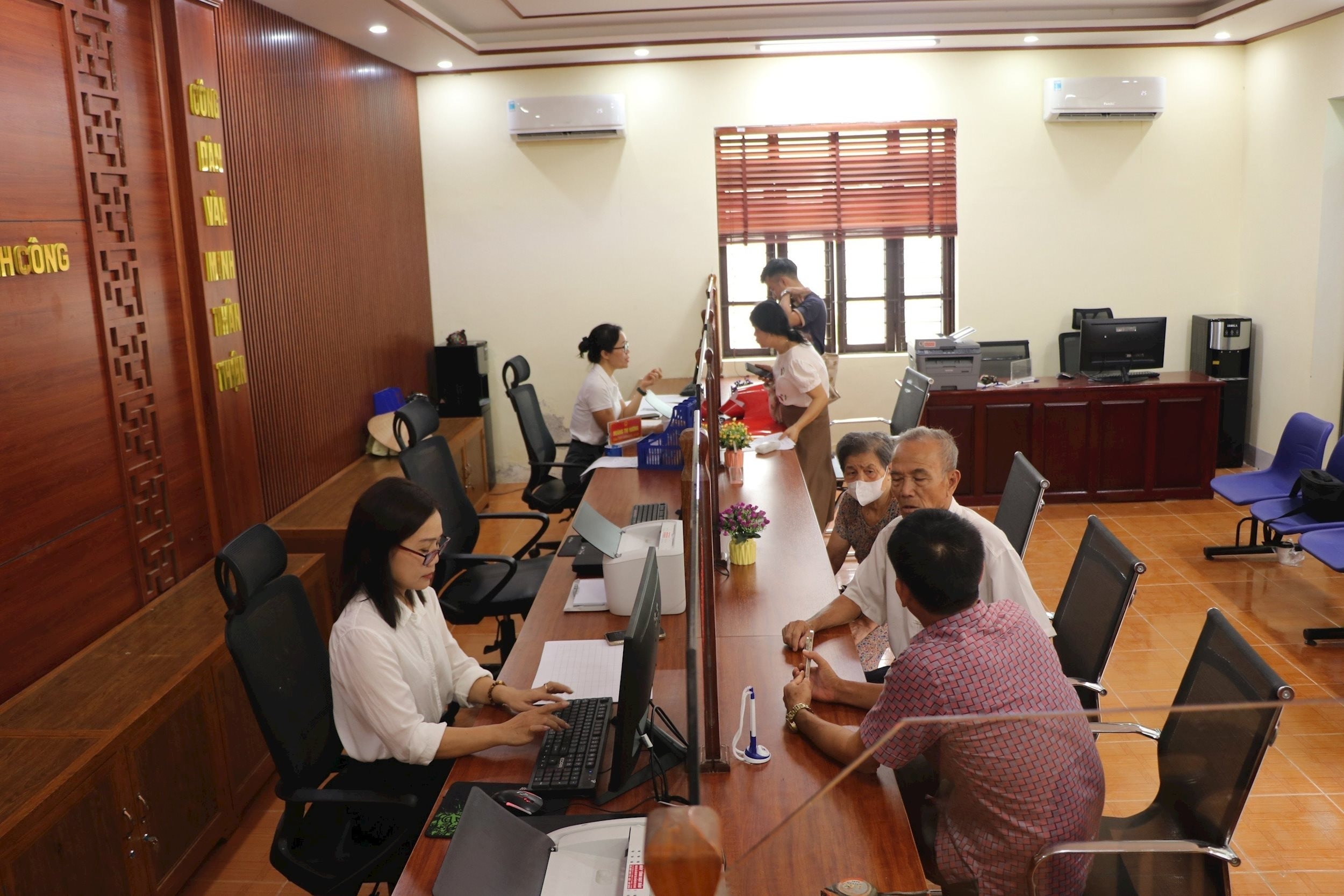 vinh-hung-1-cua.jpg