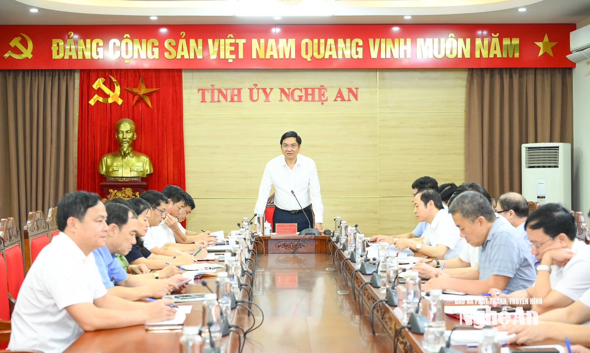 bna_thuong-truc-lv-voi-cac-co-quan-giup-viec-8.jpg