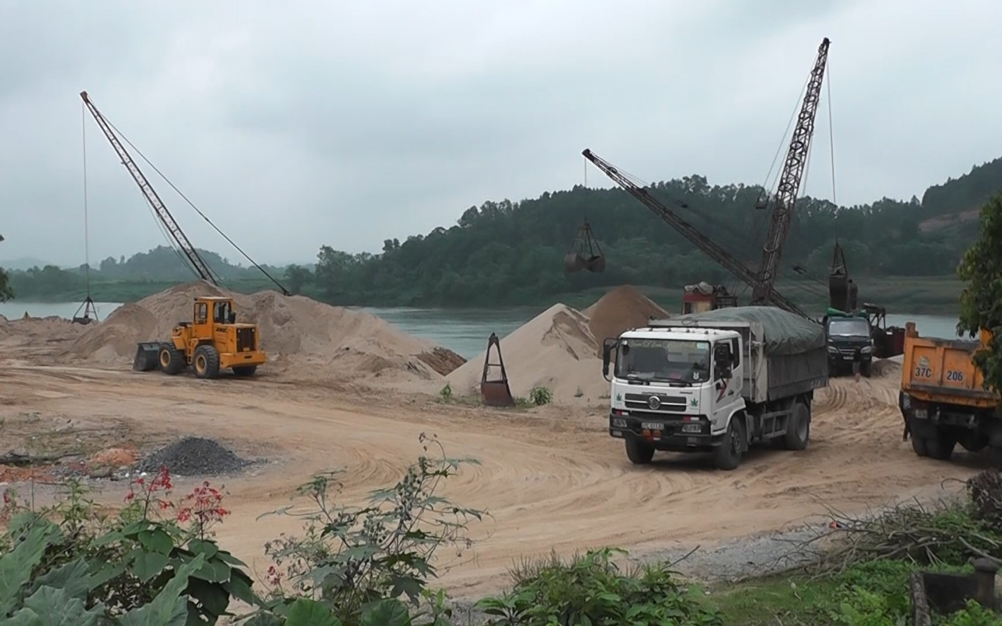 UBND tỉnh Nghệ An phản hồi kiến nghị cử tri về tình trạng khai thác cát, sỏi ảnh hưởng đến sản xuất nông nghiệp