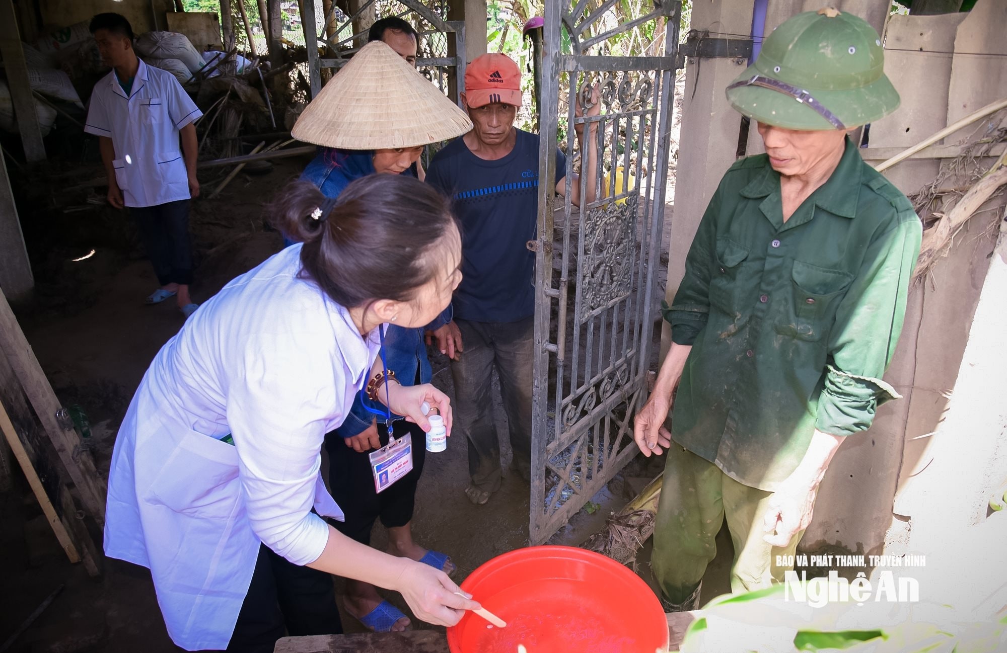 7.-phong-chong-cac-loai-benh-duong-tieu-hoa-nguoi-dan-can-quan-tam-xu-ly-nuoc-sinh-hoat-khi-mua-lu-copy.jpg