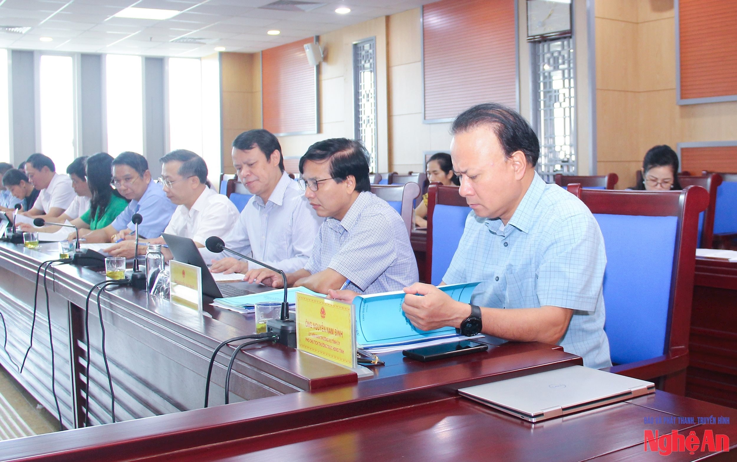 bna_-cac-dong-chi-thuong-truc-hdnd-tinh-tham-du-cuoc-hop-tham-tra(1).jpg