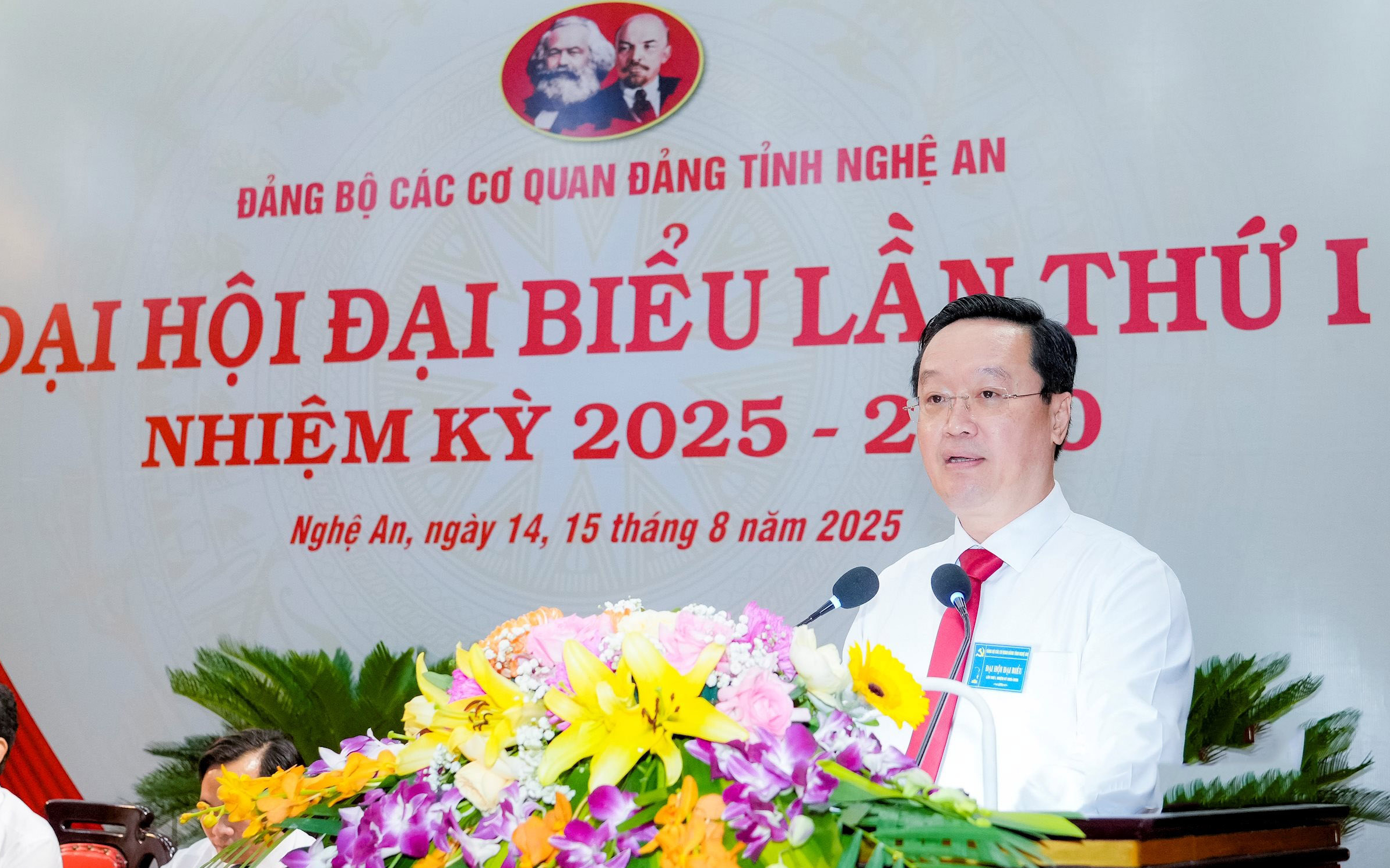 Thôi thúc khát vọng, trí tuệ, sự tận tụy, trách nhiệm và tình yêu thương nhân dân *