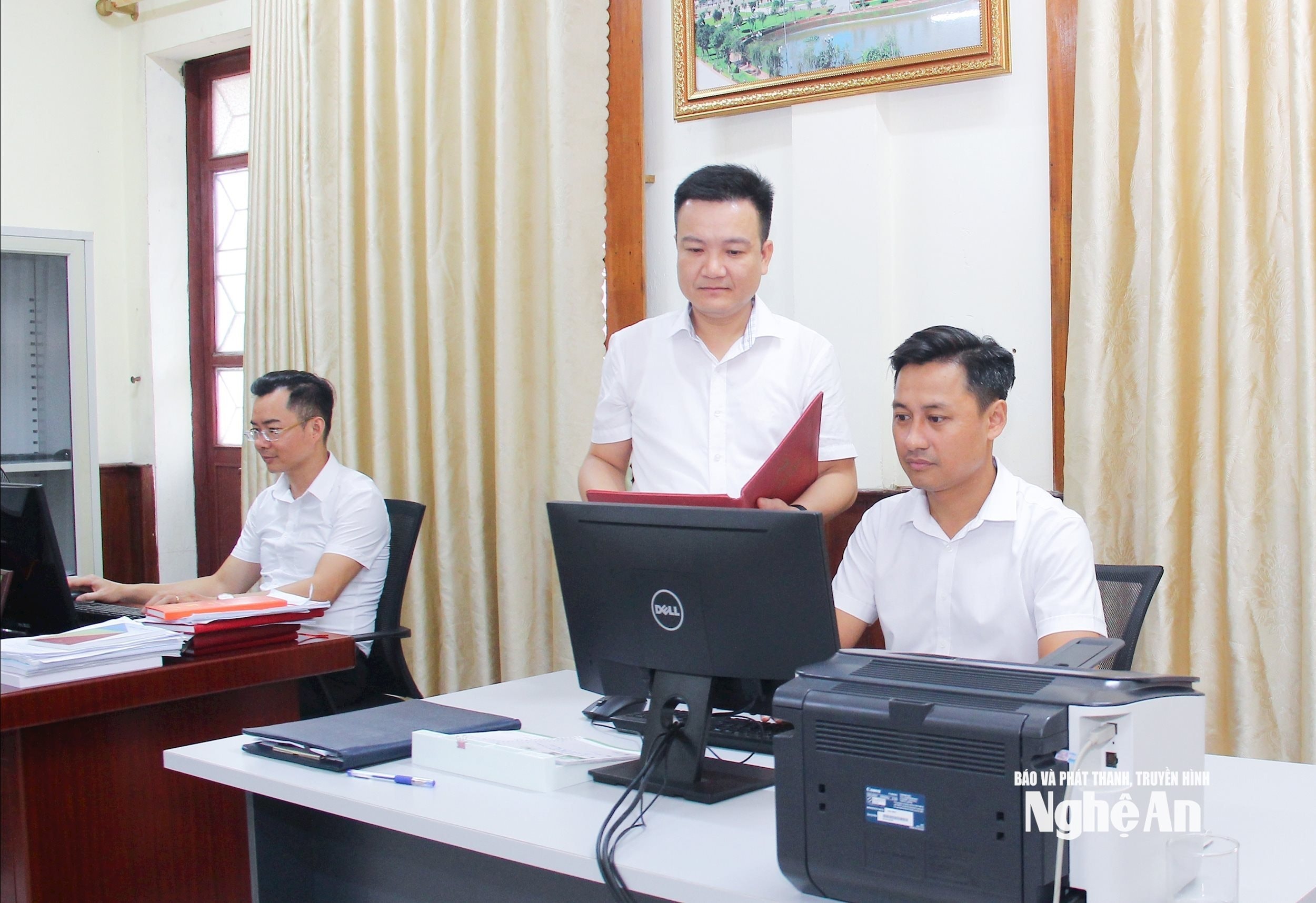 bna_-can-bo-co-quan-uy-ban-kiem-tra-tinh-uy-su-dung-cong-nghe-thong-tin-trong-cac-hoat-dong-cong-tac.-anh-mai-hoa.jpg