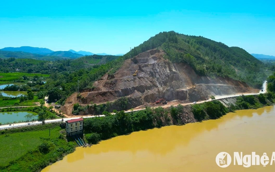 Trả lời kiến nghị cử tri thị trấn Dùng về xây dựng rãnh thoát nước trên tuyến QL.46B