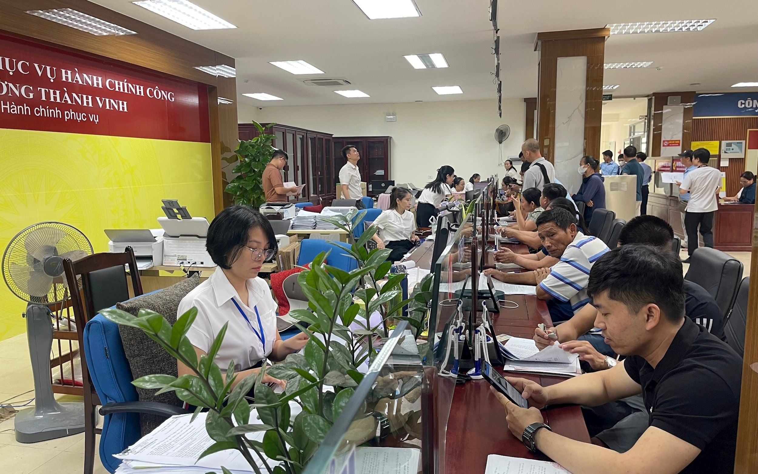 Bộ Chính trị, Ban Bí thư yêu cầu có chế độ mới với cán bộ sau sáp nhập