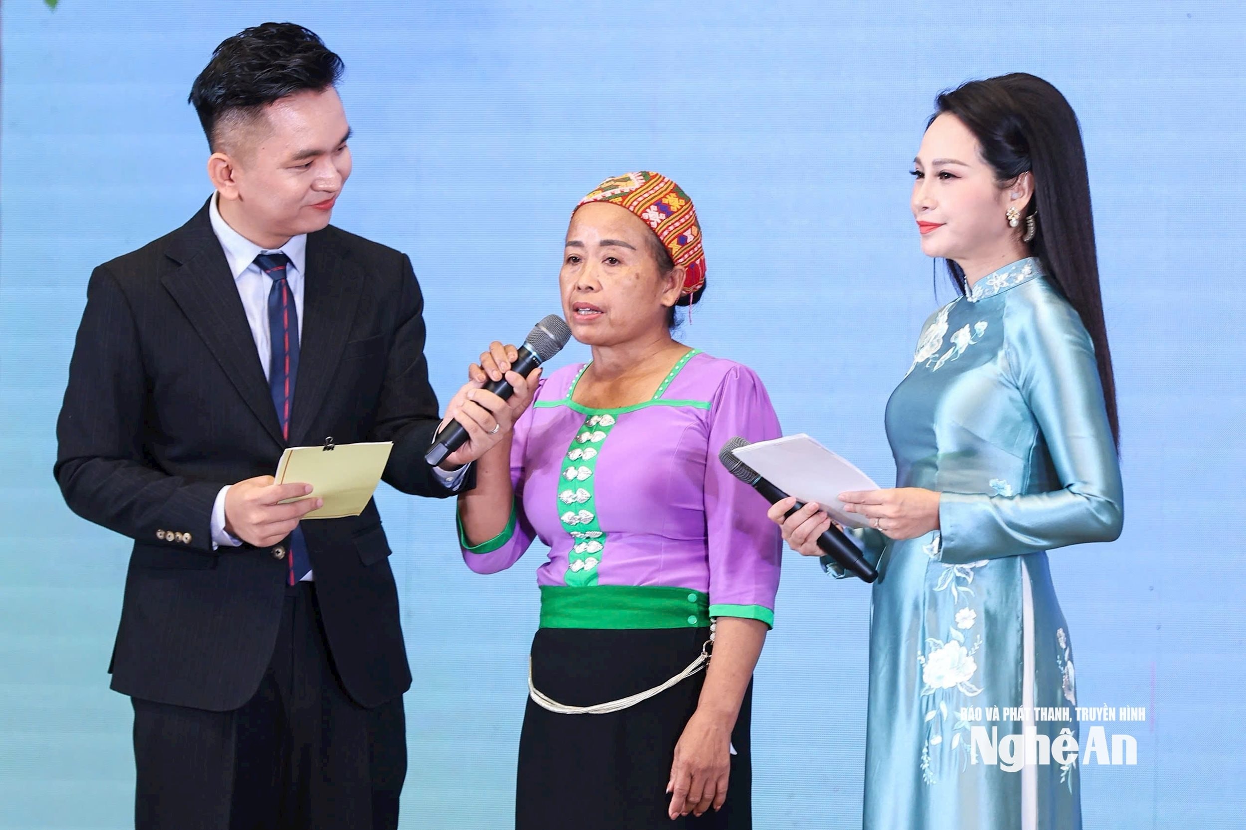 bna_-ba-ngan-thi-ha-dan-toc-thai-o-tinh-nghe-an-chia-se-niem-vui-duoc-ho-tro-nha-o-tai-hoi-nghi-truc-tuyen-tai-ha-noi.-anh-quang-vinh.jpg