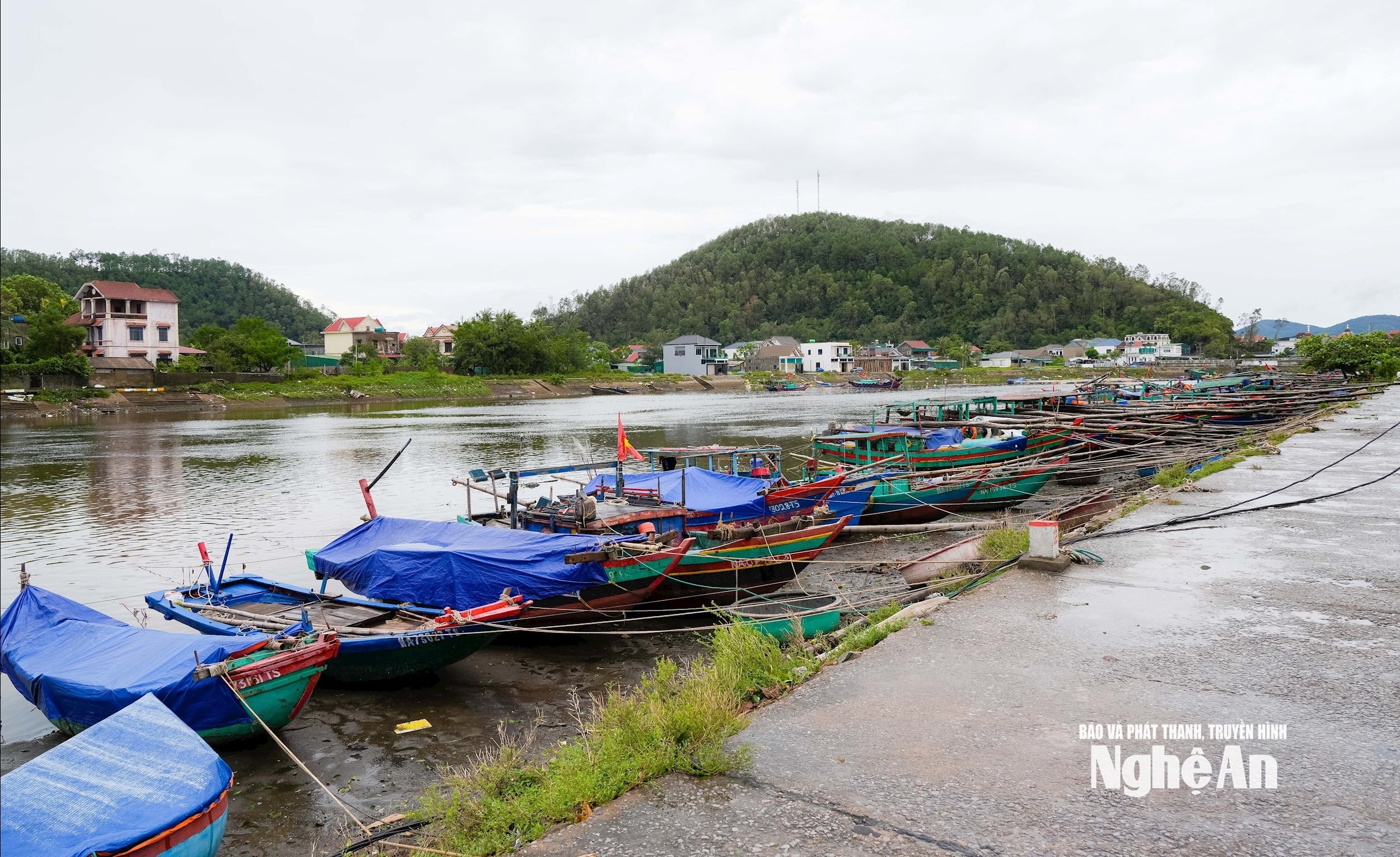 bna_-thuyen-cua-lo.jpg