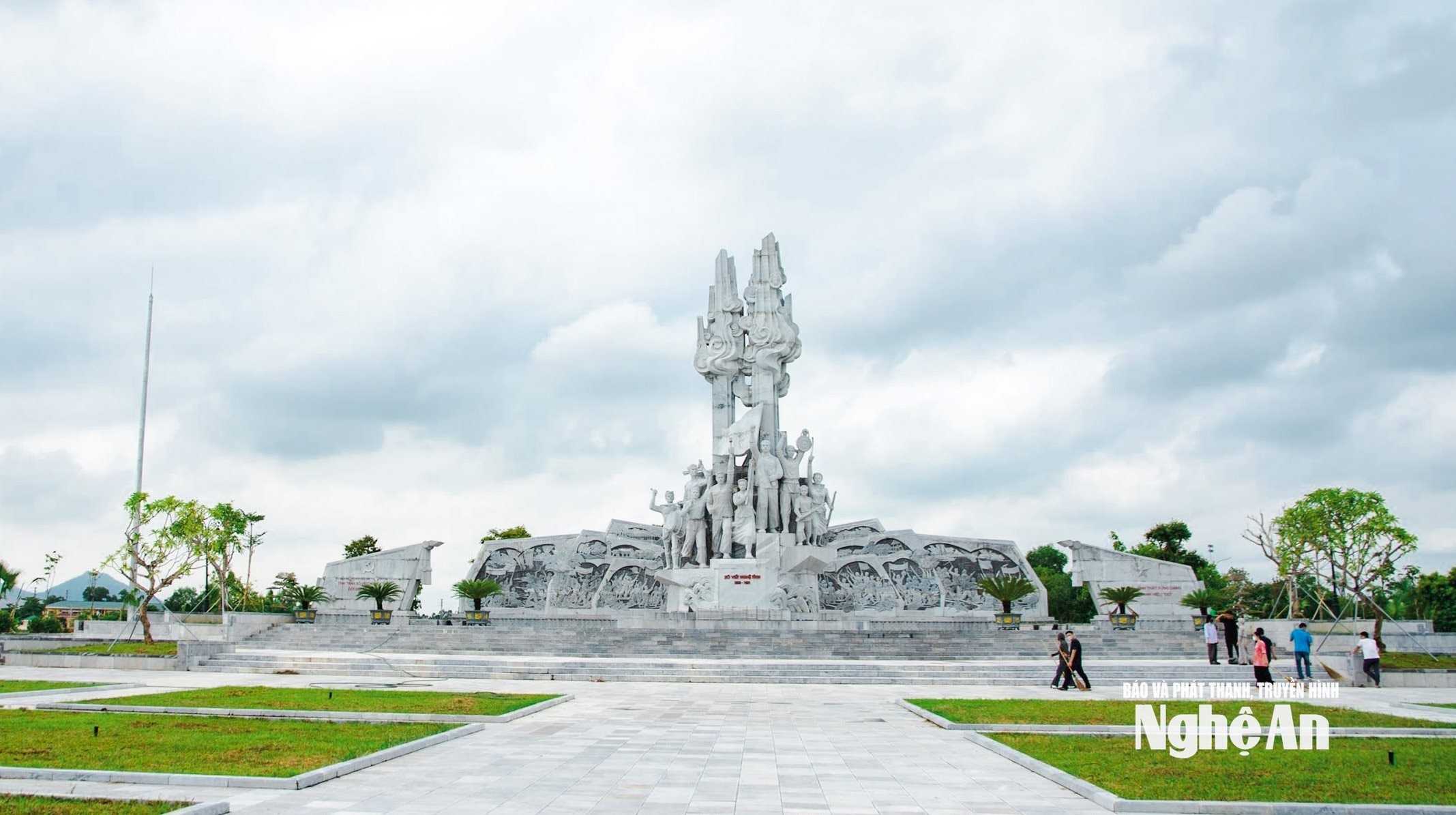 bna_tuong-dai-cong-nong-o-quang-truong-xo-viet-nghe-tinh-thi-tran-hung-nguyen-.-anh-minh-quan.jpg