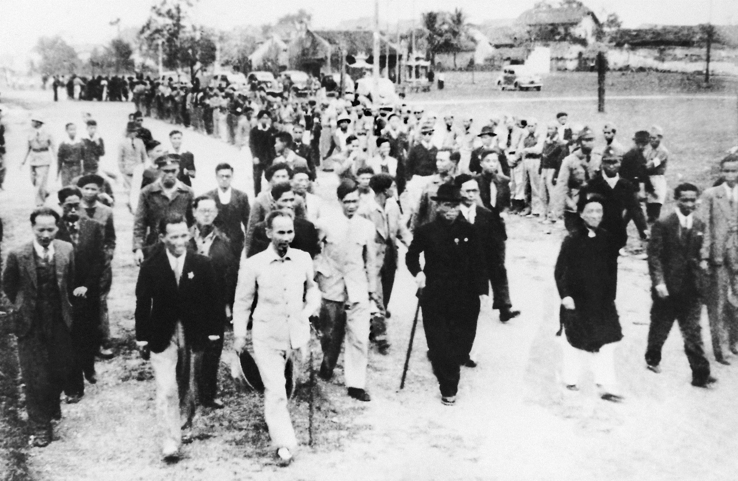 chu-tich-ho-chi-minh-voi-cuoc-tong-tuyen-cu-dau-tien-bau-quoc-hoi-nuoc-viet-nam-dan-chu-cong-hoa-nam-1946-2.jpg