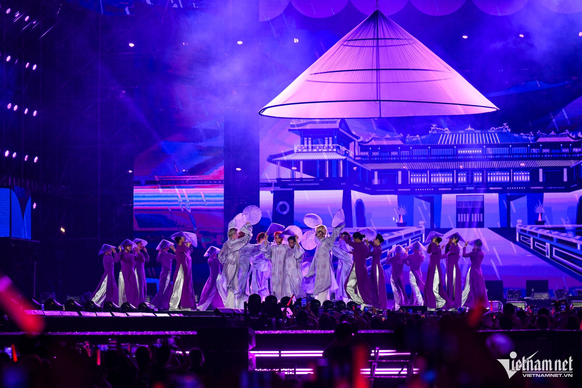 w-huy-9158-31825-1437.jpg?width=0&s=AHSAzq9AnoGZhLZAd3L4Xg