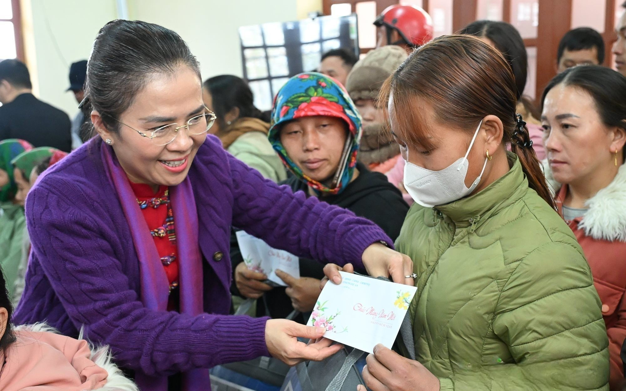Phó Bí thư Tỉnh ủy Võ Thị Minh Sinh thăm, chúc Tết các xã Mường Lống, Huồi Tụ