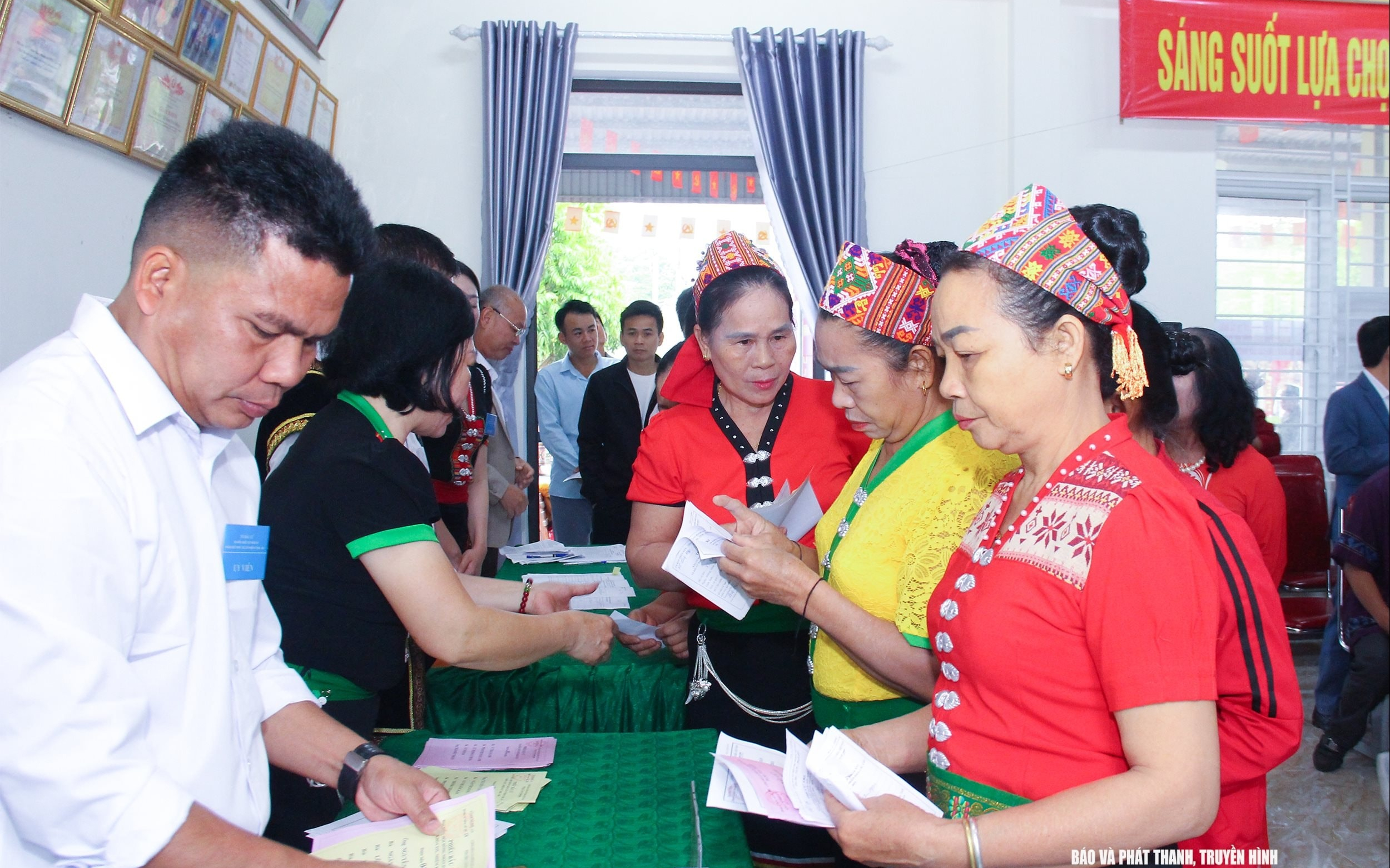 Đoàn ĐBQH tỉnh Nghệ An: Tiếp nhận, xử lý 14 đơn thư, đồng hành cùng cử tri trong tháng bầu cử