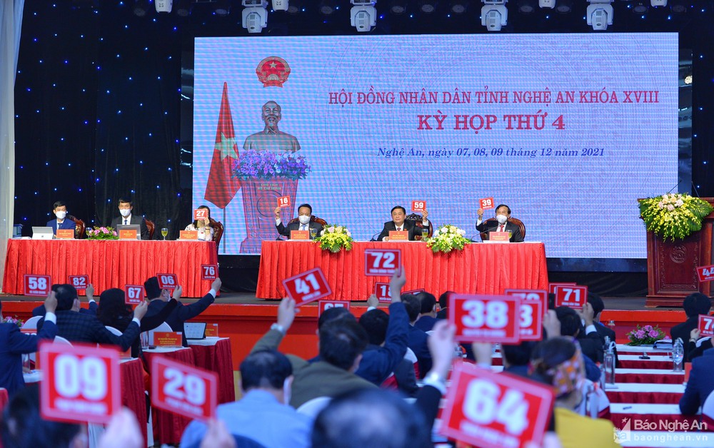 HĐND tỉnh thông qua nghị quyết sửa đổi, bổ sung chính sách cán bộ cấp xã, xóm