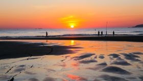 Giữa 2 lần mặt trời