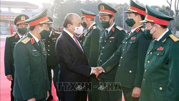 Chủ tịch Nước Nguyễn Xuân Phúc thăm, làm việc tại Bộ Tư lệnh Quân khu 4