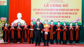 Trao Quyết định bổ nhiệm 12 thẩm phán tại Tòa án nhân dân hai cấp tỉnh Nghệ An