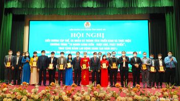 LĐLĐ tỉnh khen thưởng các tập thể, cá nhân xuất sắc trong các phong trào thi đua năm 2021
