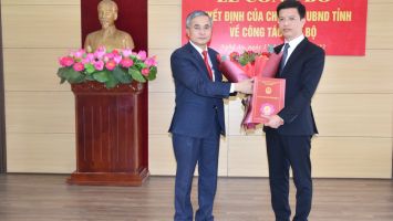 Trao Quyết định bổ nhiệm Phó Giám đốc Sở Kế hoạch và Đầu tư Nghệ An