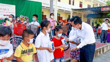 Bộ Giáo dục và Đào tạo hỗ trợ Nghệ An 70 tỷ đồng mua máy tính cho học sinh khó khăn