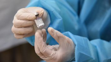 Từng bước thận trọng, bảo đảm an toàn tiêm vaccine Covid-19 cho trẻ 5-11 tuổi