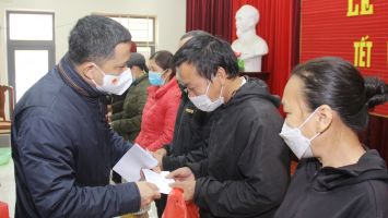 Đoàn đại biểu Quốc hội tỉnh trao tặng quà Tết tại huyện Diễn Châu và Nghi Lộc