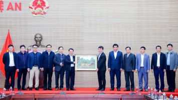 Đoàn công tác của Ủy ban Dân tộc làm việc với UBND tỉnh Nghệ An