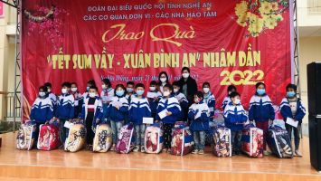 Đoàn Đại biểu Quốc hội tỉnh Nghệ An trao quà Tết tại các địa phương