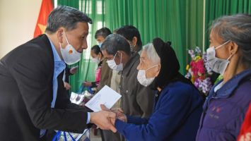 ĐBQH Lê Quang Huy và Đoàn ĐBQH tỉnh Nghệ An thăm, tặng quà tại Anh Sơn, Đô Lương