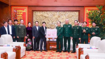 Lãnh đạo tỉnh Nghệ An thăm, chúc Tết Bộ Tư lệnh Quân khu 4