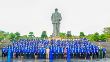 350 đại biểu dự Đại hội Đoàn TNCS Hồ Chí Minh tỉnh Nghệ An dâng hoa, báo công với Bác