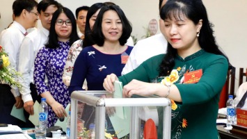 Những trường hợp lãnh đạo, quản lý được kéo dài tuổi nghỉ hưu