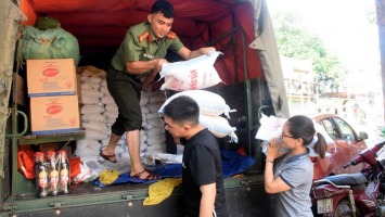 Kỳ Sơn tiếp nhận gần 21 tỷ đồng cứu trợ người dân bị thiệt hại do lũ quét