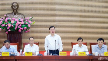 UBND tỉnh Nghệ An họp phiên chuyên đề tháng 11