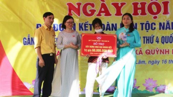 Đại biểu Quốc hội tiếp xúc cử tri, dự Ngày hội Đại đoàn kết tại huyện Quỳnh Lưu