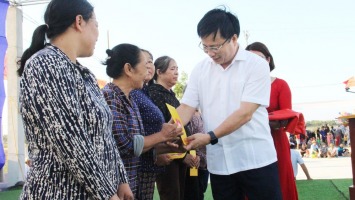 Phó Chủ tịch UBND tỉnh Bùi Đình Long dự Ngày hội Đại đoàn kết cùng người dân huyện Diễn Châu