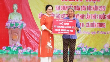 Đoàn đại biểu Quốc hội tiếp xúc cử tri và chung vui Ngày Đại đoàn kết ở huyện Diễn Châu