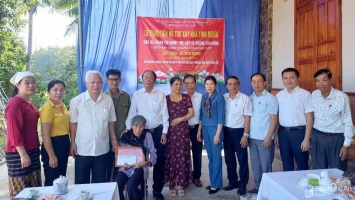 Trao 150 triệu đồng hỗ trợ xây dựng nhà tình nghĩa ở huyện Quỳ Hợp