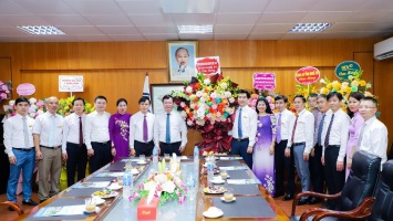 Chủ tịch UBND tỉnh Nguyễn Đức Trung chúc mừng Trường Cao đẳng Kỹ thuật Công nghiệp Việt Nam - Hàn Quốc