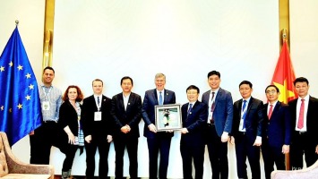 Đại diện lãnh đạo tỉnh Nghệ An làm việc với Hiệp hội Doanh nghiệp châu Âu EuroCham