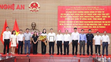 Nghệ An: Trao giấy chứng nhận đầu tư dự án 125 triệu USD vào khu kinh tế Đông Nam