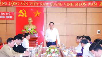 Phó Bí thư Tỉnh ủy Nghệ An Hoàng Nghĩa Hiếu làm việc với Ban Thường vụ Huyện ủy Tương Dương