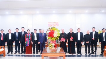 Bí thư Trung ương Đảng, Chủ tịch Ủy ban Trung ương Mặt trận Tổ quốc Việt Nam Đỗ Văn Chiến chúc mừng Giáng sinh tại Tòa Giám mục Giáo phận Vinh