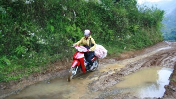 Bộ Tài chính trả lời về tiền xăng xe cho viên chức đi công tác