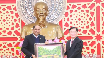 Bí thư Tỉnh ủy Nghệ An tiếp xã giao Đại sứ Singapore tại Việt Nam