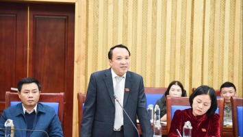 Đại biểu Hội đồng nhân dân tỉnh đề nghị làm rõ những vướng mắc liên quan đến công tác đấu thầu thuốc, vật tư y tế